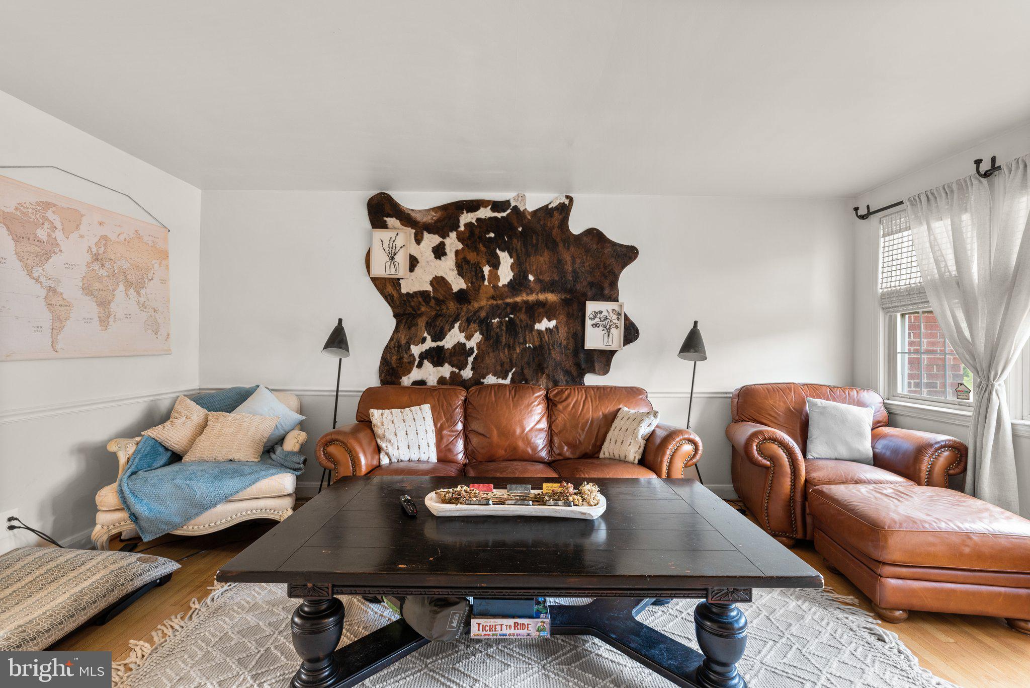 434 Academy Road Catonsville, MD 21228 - Photo 5 of 29 Living Room w/ Hardwood Floors