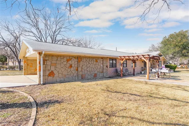 $325,000 | 108 South Harkey Street, San Saba, TX 76877