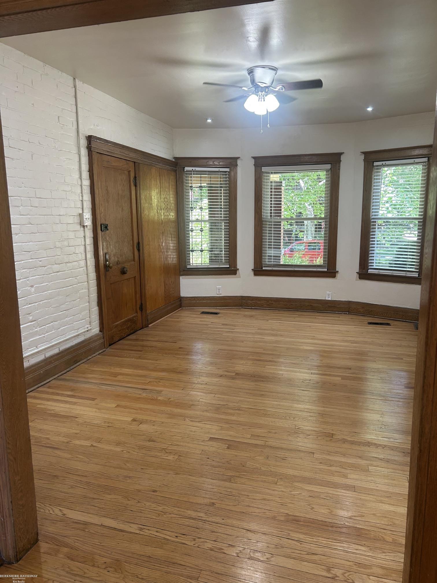 4766 Commonwealth Street Detroit, MI 48208 - Photo 2 of 23 50209809-f7965672-73b5-437b-bcfb-68d866f8bbe9.JPG