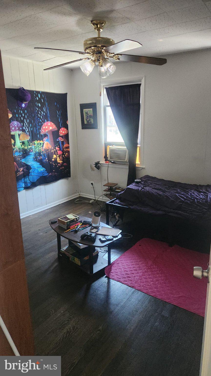 4432 Manorview Road Baltimore, MD 21229 - Photo 7 of 24 Cozy retreat with vibrant decor.