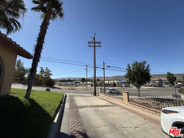 a view of a yard and entertaining space
