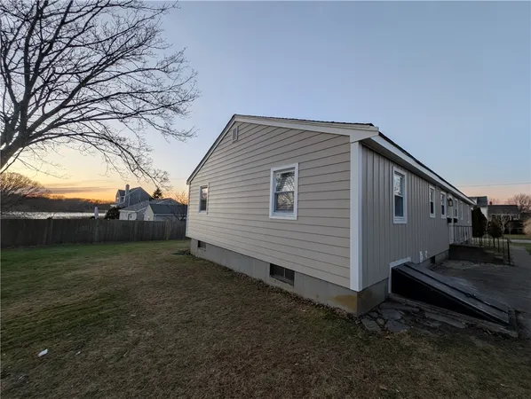 $2,800 | 4 Almy Court, Unit 1, Newport, RI 02840