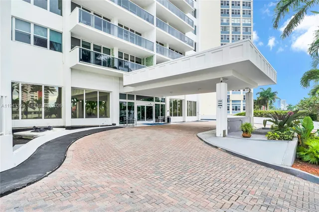 $4,500 | 3140 South Ocean Drive, Unit 1211, Hallandale Beach, FL 33009
