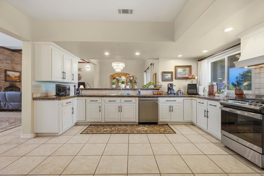 18131 Traylor Road Ramona, CA 92065 - Photo 17 of 63