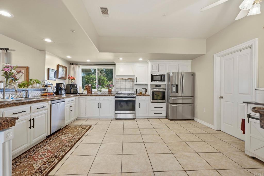 18131 Traylor Road Ramona, CA 92065 - Photo 9 of 63