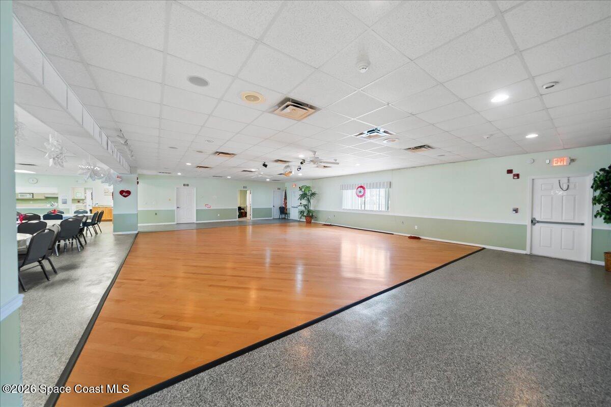 1813 Coco Plum Street Northeast Palm Bay, FL 32905 - Photo 37 of 44 a large room with lots of counter space