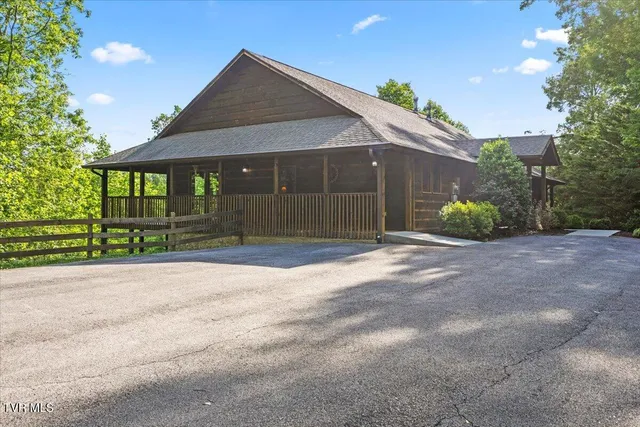 $999,999 | 2213 Woodcock Trail, Sevierville, TN 37876