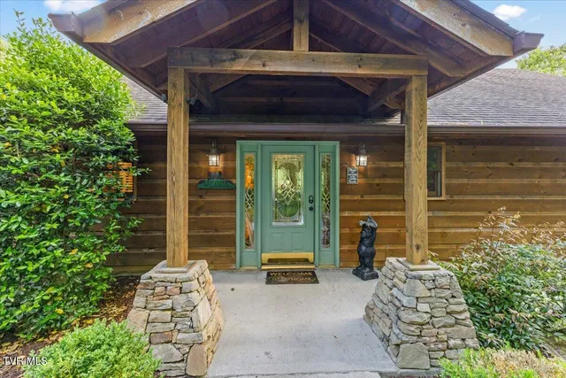 $999,999 | 2213 Woodcock Trail, Sevierville, TN 37876