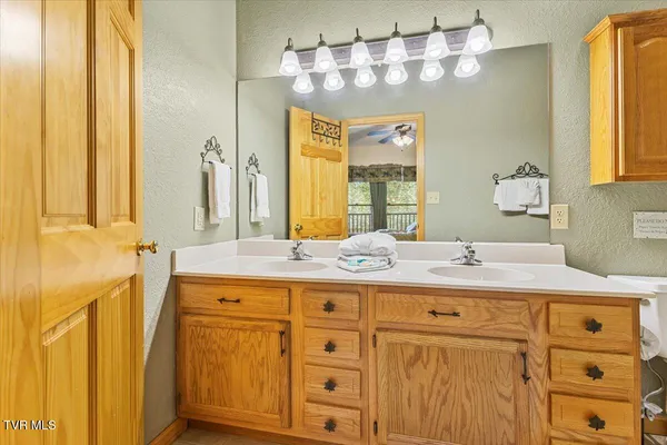 $999,999 | 2213 Woodcock Trail, Sevierville, TN 37876
