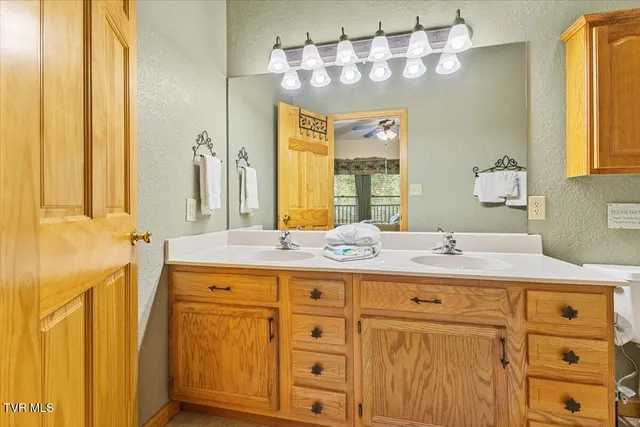 $999,999 | 2213 Woodcock Trail, Sevierville, TN 37876