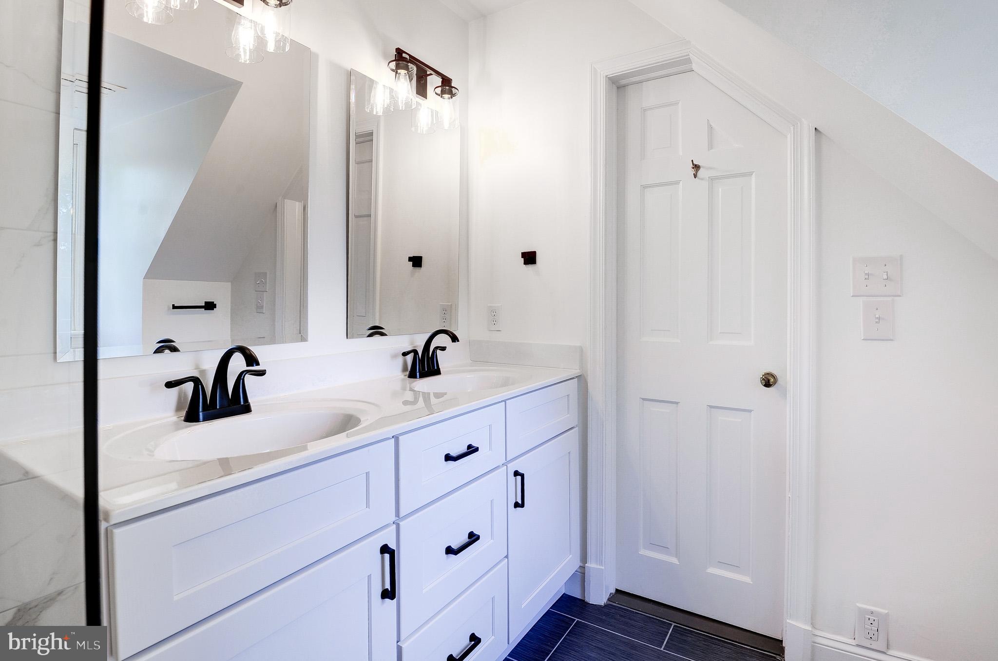 20760 Unison Road Round Hill, VA 20141 - Photo 27 of 47 Upper-Level Bedroom 1 Ensuite Bathroom