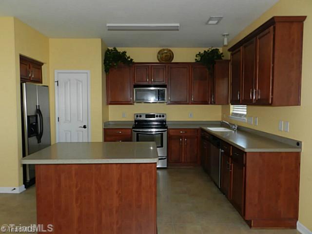 3488 Lamuel Field Lane High Point, NC 27265 - Photo 7 of 16 Kitchen.