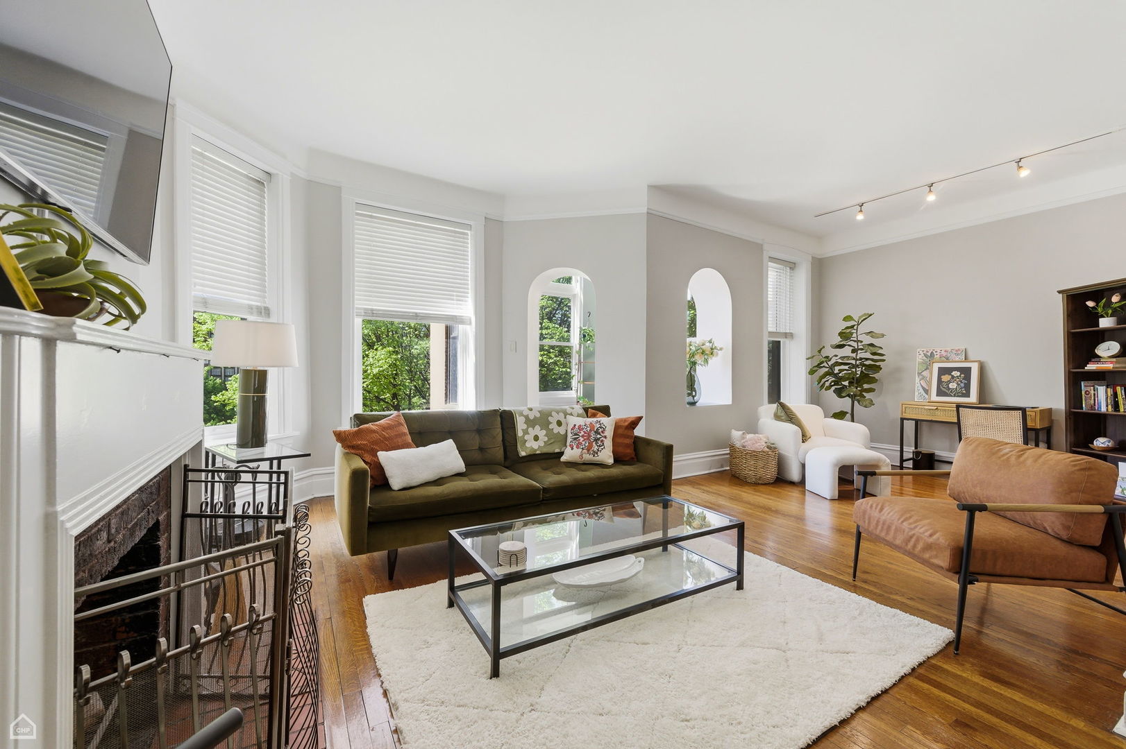 628 West Sheridan Road, Unit 3E Chicago, IL 60613 - Photo 4 of 22 Gallery Image 4