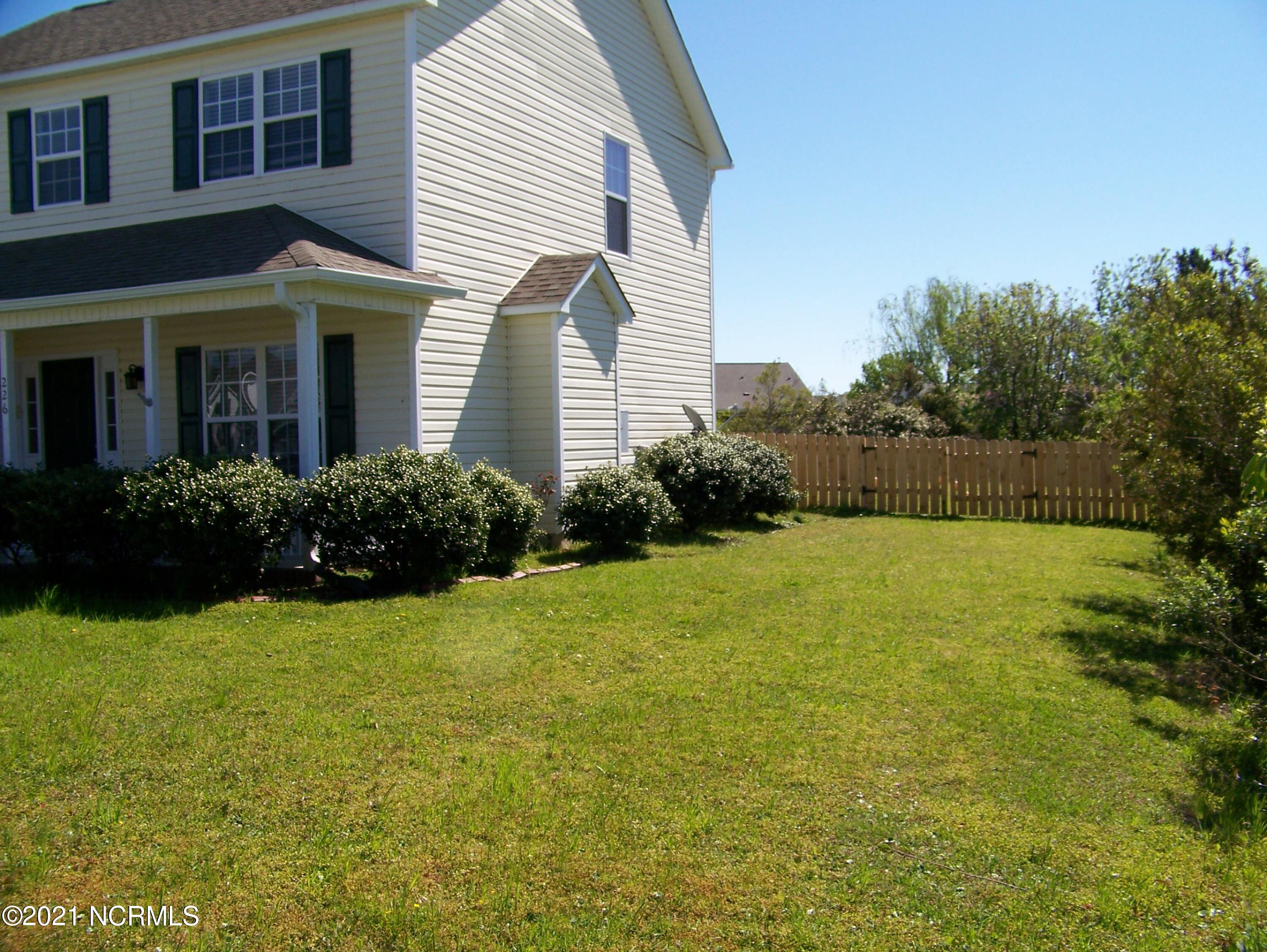 226 Rutledge Avenue Beaufort, NC 28516 - Photo 2 of 31 100_3012