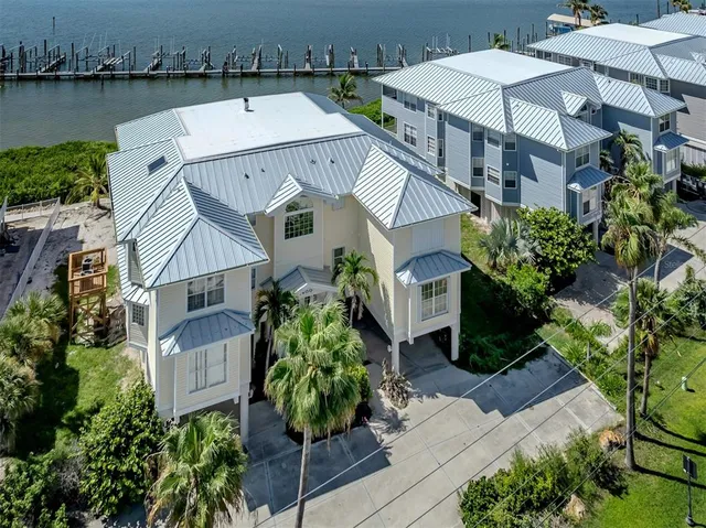 $685,000 | 1400 Beach Road, Unit 3, Englewood, FL 34223