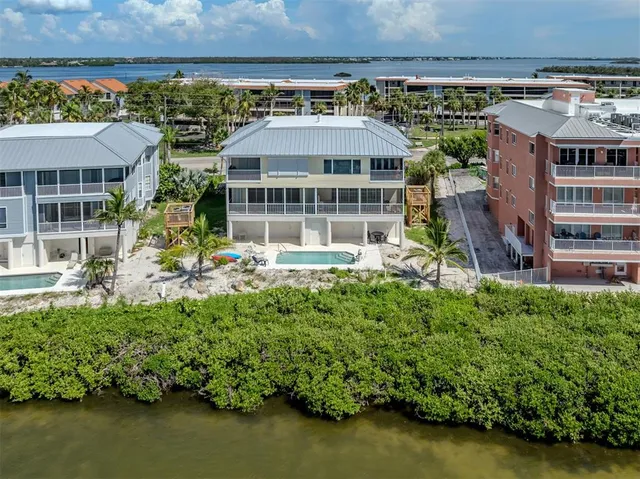 $685,000 | 1400 Beach Road, Unit 3, Englewood, FL 34223