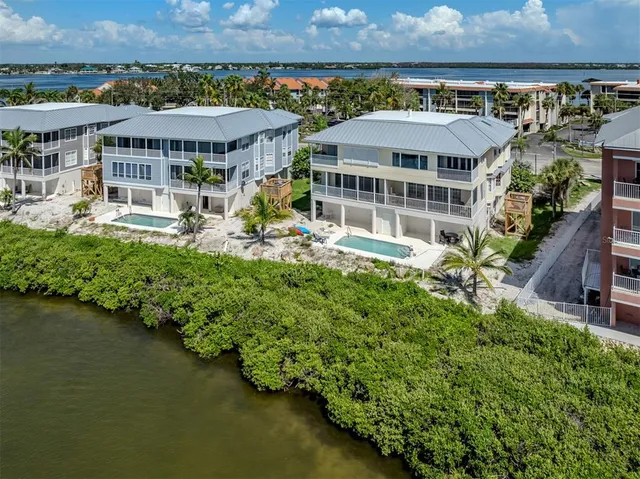 $685,000 | 1400 Beach Road, Unit 3, Englewood, FL 34223