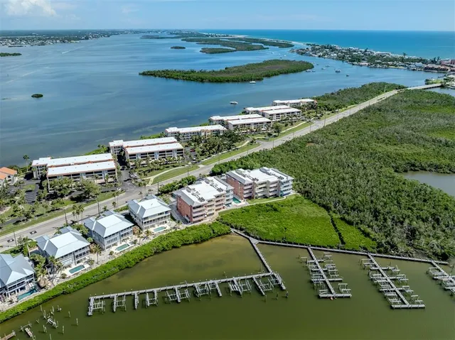 $685,000 | 1400 Beach Road, Unit 3, Englewood, FL 34223