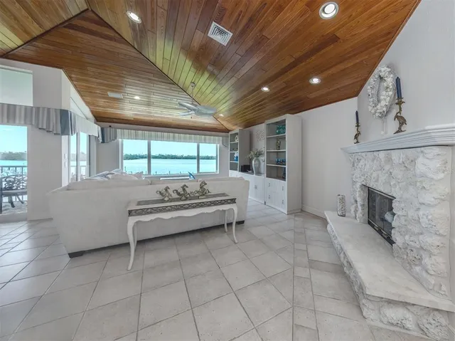 $685,000 | 1400 Beach Road, Unit 3, Englewood, FL 34223