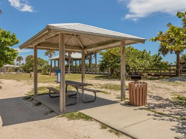 $685,000 | 1400 Beach Road, Unit 3, Englewood, FL 34223