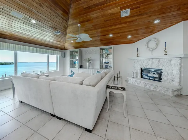 $685,000 | 1400 Beach Road, Unit 3, Englewood, FL 34223