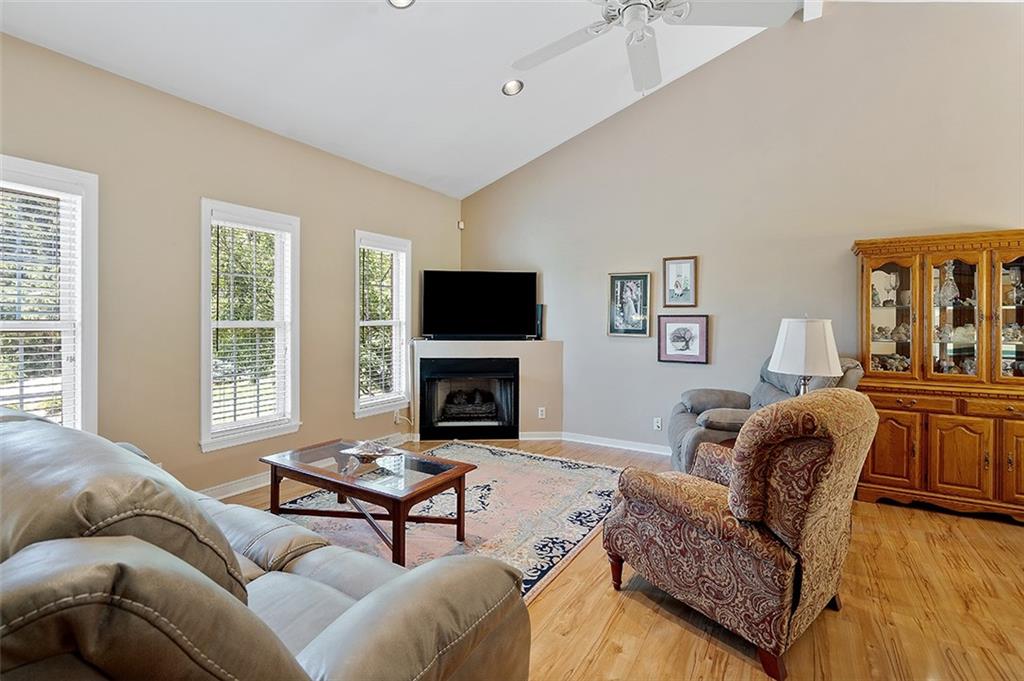 317 Clements Road Pittsburgh, PA 15239 - Photo 4 of 25