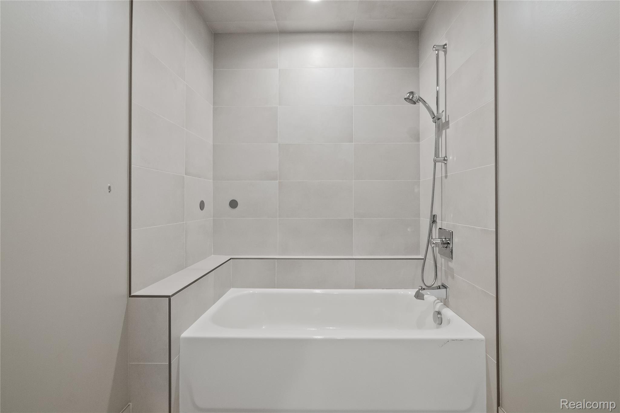 3824 Poppleton Street Troy, MI 48084 - Photo 32 of 51 Full bath featuring shower / tub combination