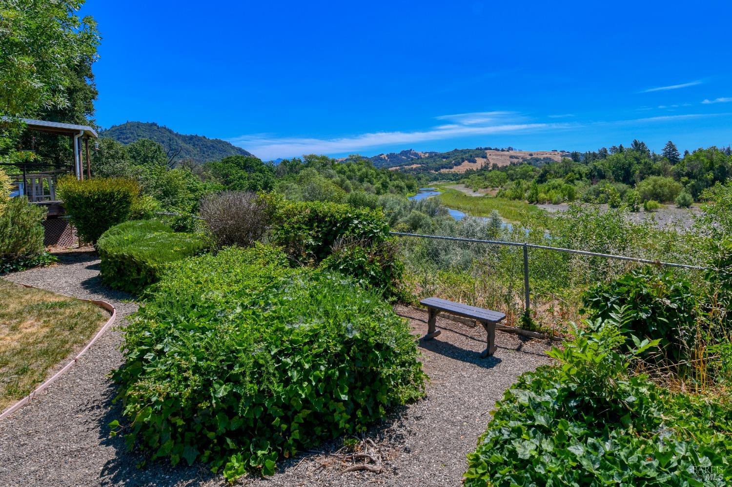 541 Mason Street, Unit 8 Healdsburg, CA 95448 - Photo 19 of 24 a view of a garden with mountain
