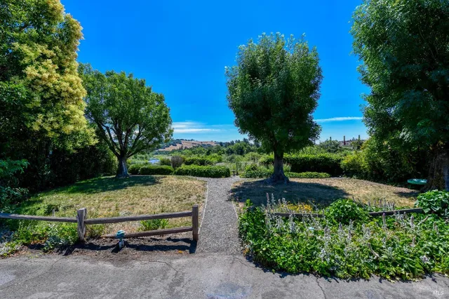 $350,000 | 541 Mason Street, Unit 8, Healdsburg, CA 95448