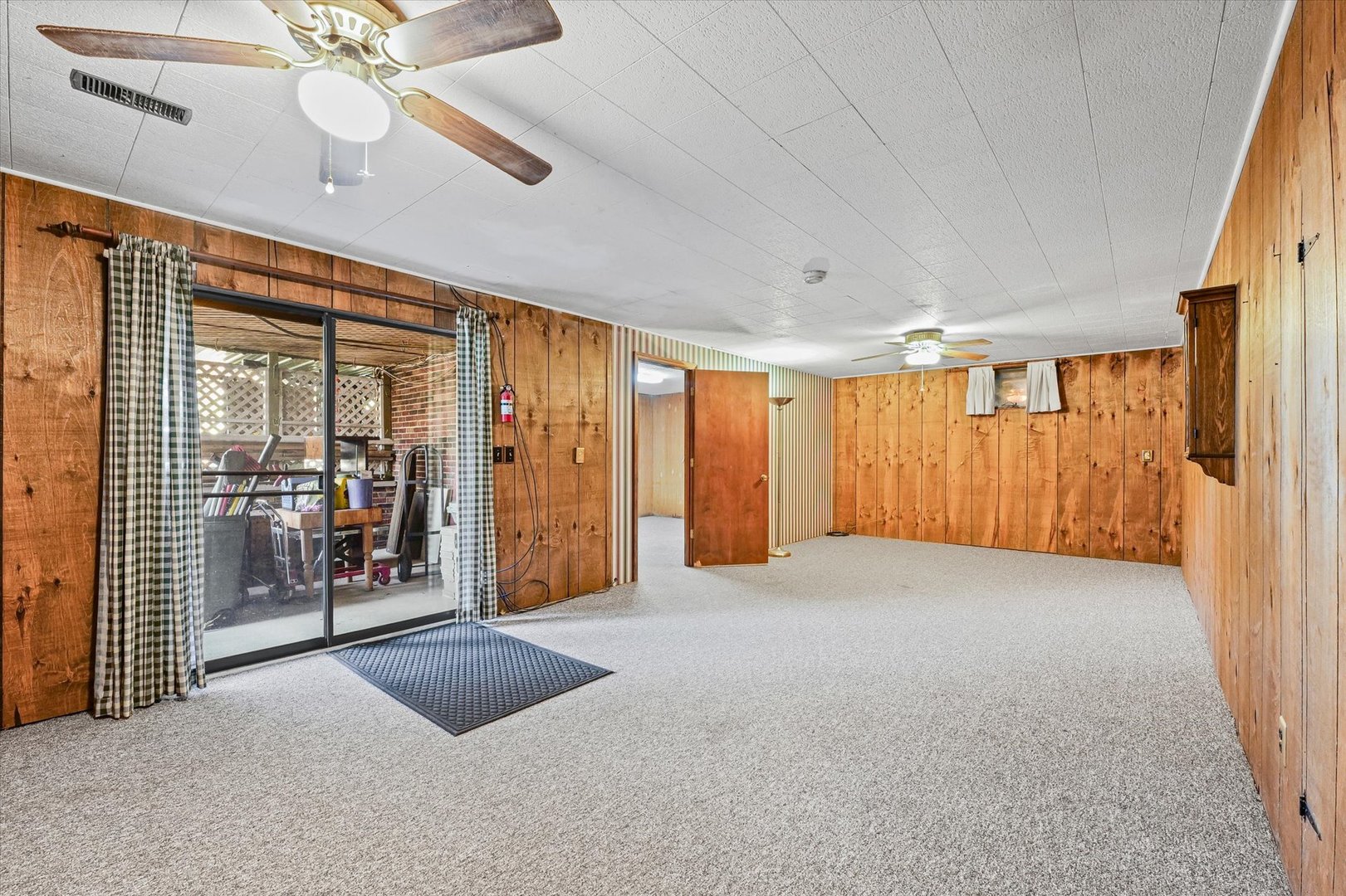 1000 East Kratz Road Monticello, IL 61856 - Photo 35 of 52 en empty room with windows and fan