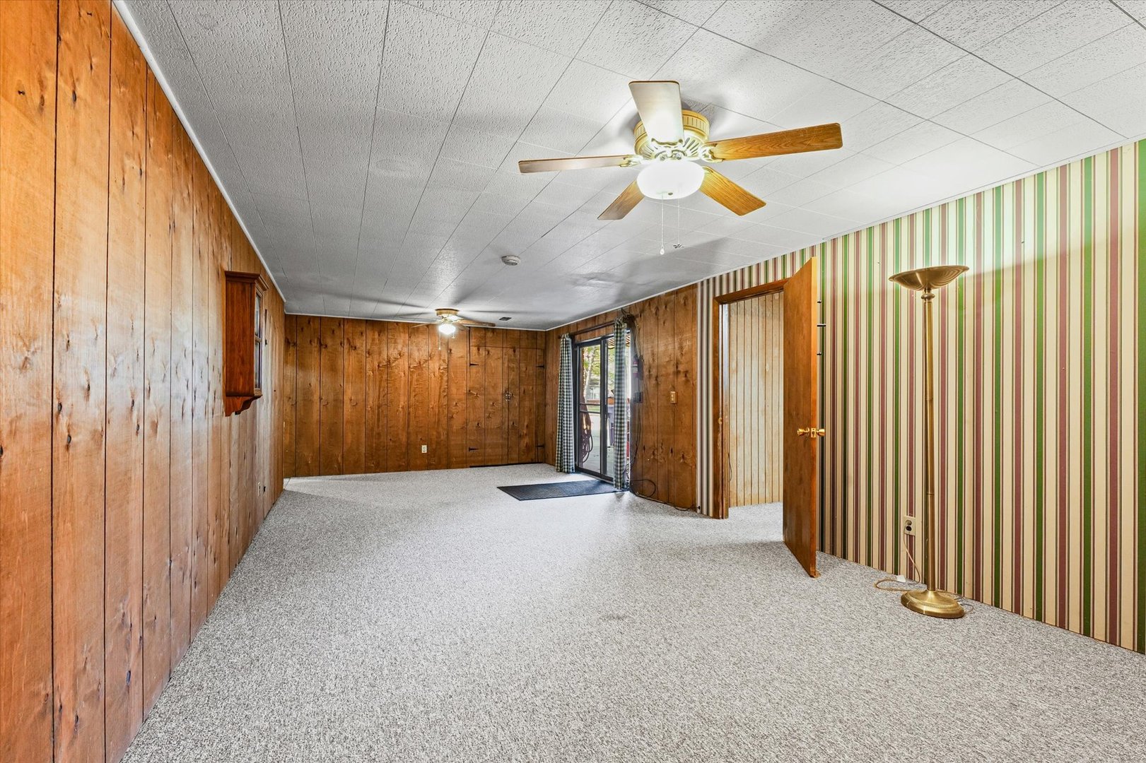 1000 East Kratz Road Monticello, IL 61856 - Photo 36 of 52 en view interior of a house