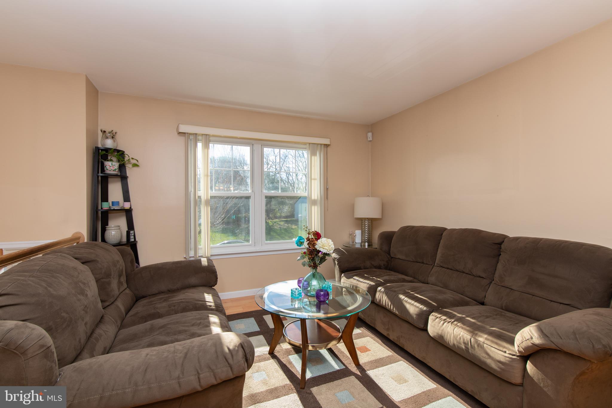 7 Hawthorne Road Sicklerville, NJ 08081 - Photo 5 of 37 Living Room