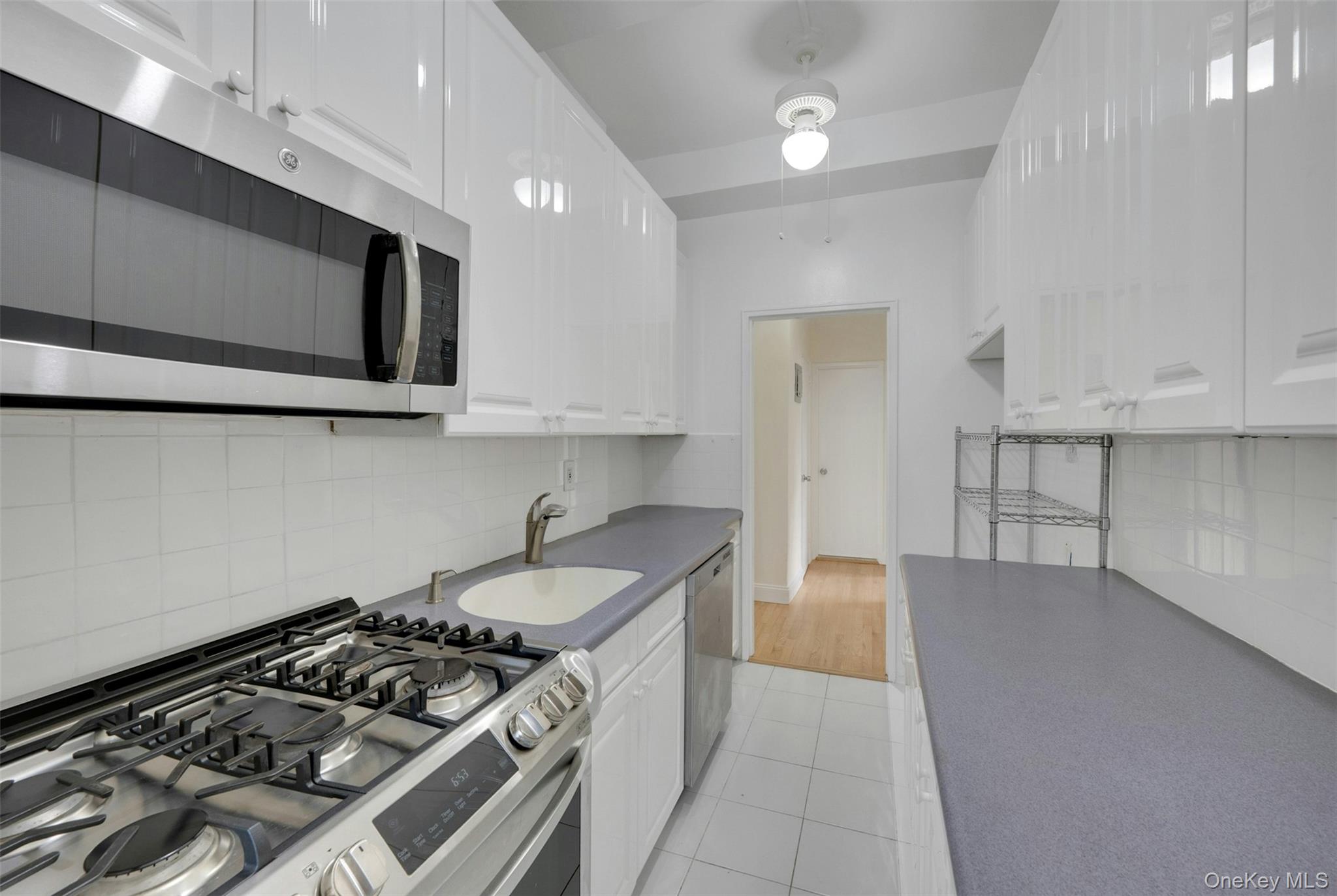 640 Pelham Road, Unit 1D New Rochelle, NY 10805 - Photo 16 of 32 Kitchen