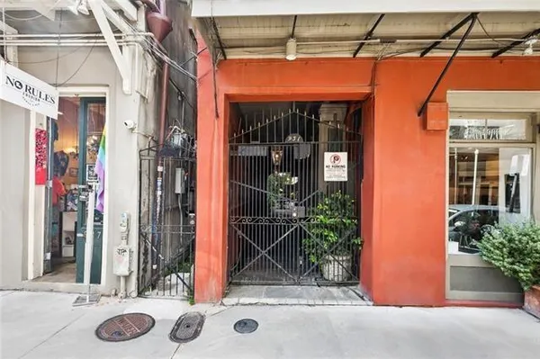 $1,500 | 931 Royal Street, Unit 5, New Orleans, LA 70116