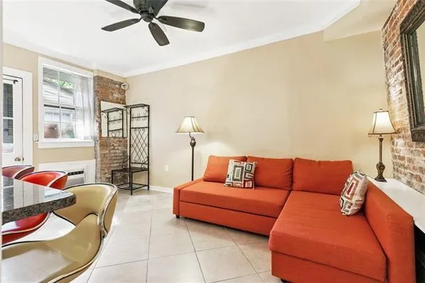 $1,500 | 931 Royal Street, Unit 5, New Orleans, LA 70116