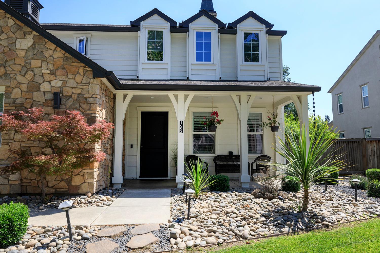 1682 Fairway Oaks Court Ripon, CA 95366 - Photo 5 of 51 a front view of a house with garden