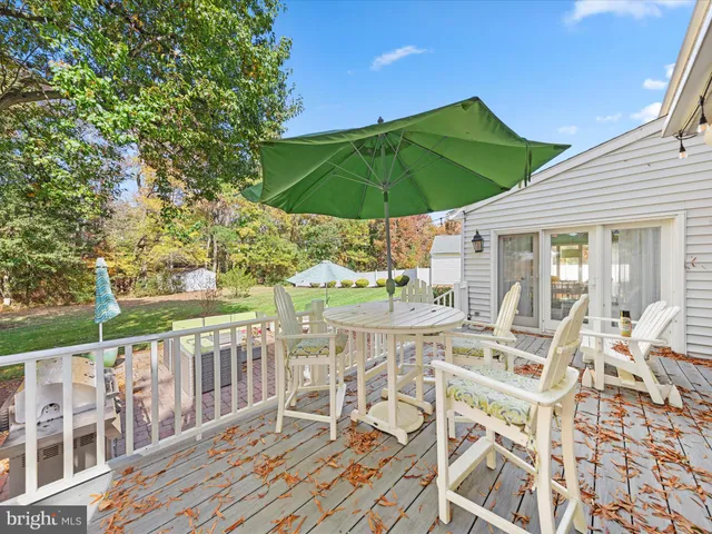 a black and white photo of a room