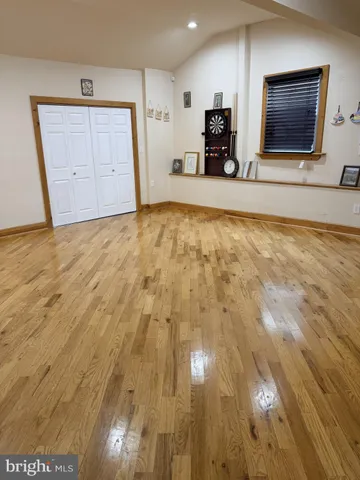 a view of a livingroom with furniture