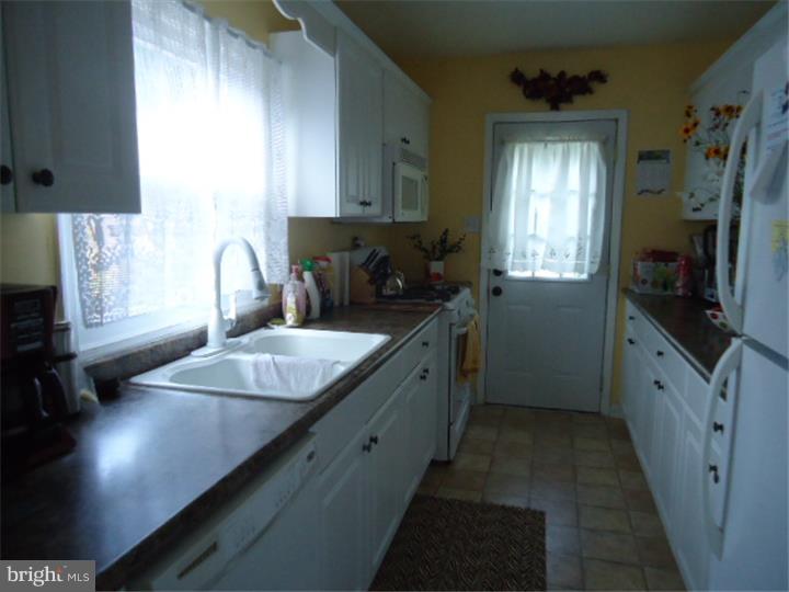 1290 Lower Ferry Road Trenton, NJ 08618 - Photo 11 of 22 Kitchen