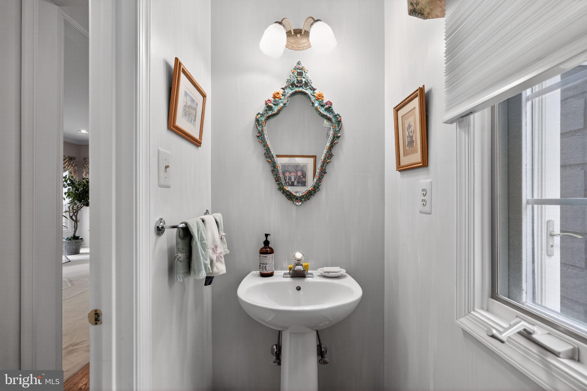 9 Ridgeview Road Newtown Square, PA 19073 - Photo 16 of 30 1st floor bathroom