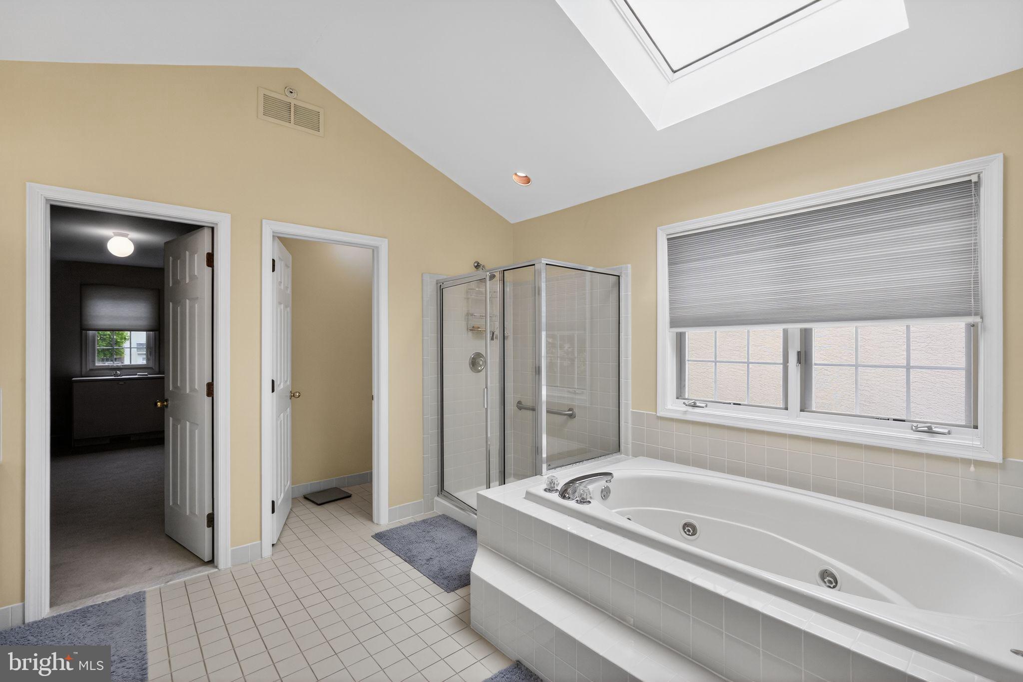 9 Ridgeview Road Newtown Square, PA 19073 - Photo 22 of 30 Jacuzzi tub primary bathroom