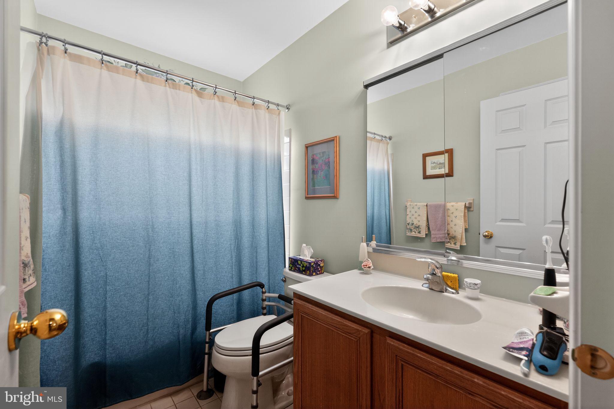 9 Ridgeview Road Newtown Square, PA 19073 - Photo 26 of 30 2nd floor bathroom