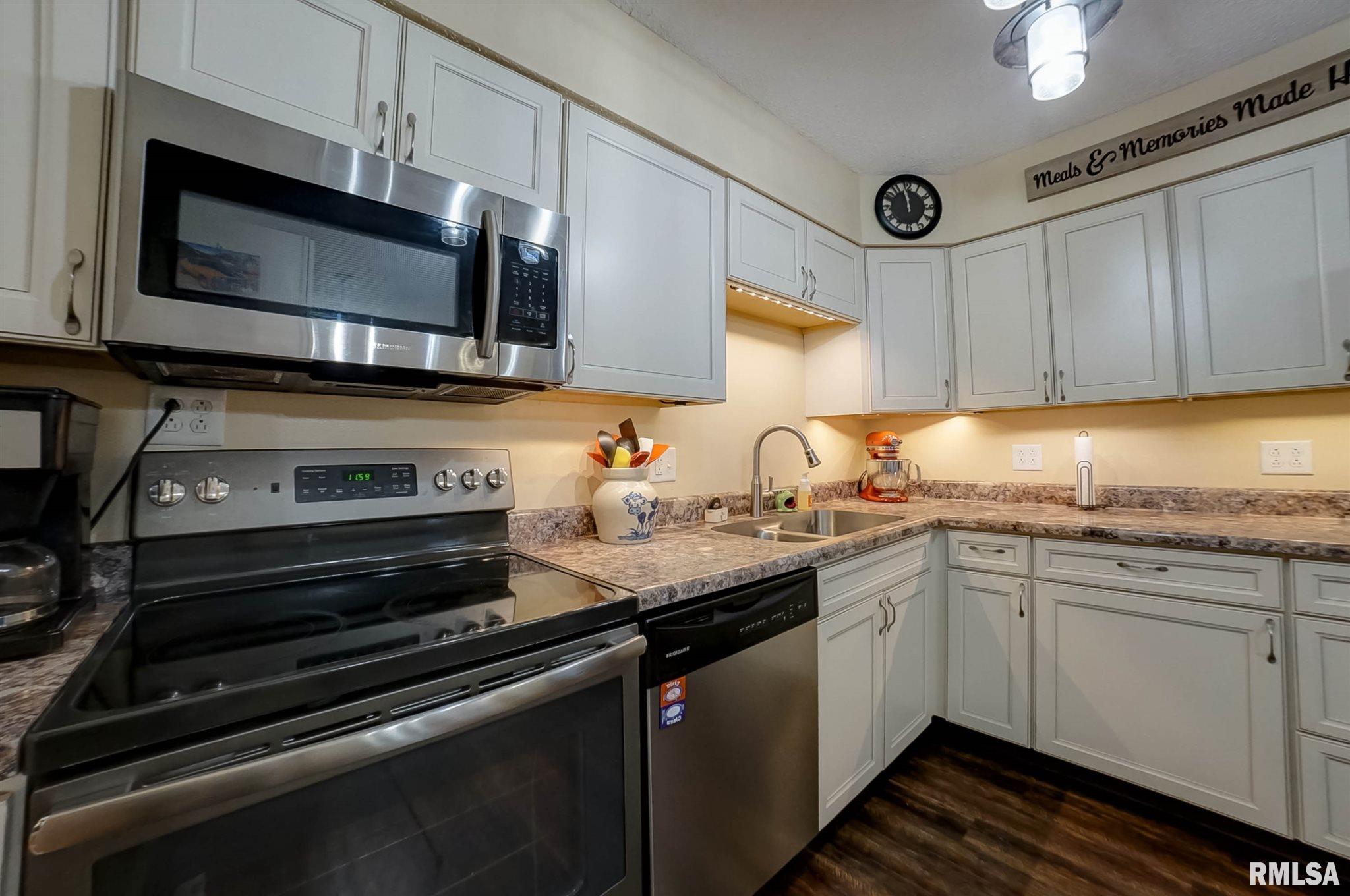 2912 Sherborn Road Springfield, IL 62702 - Photo 2 of 45