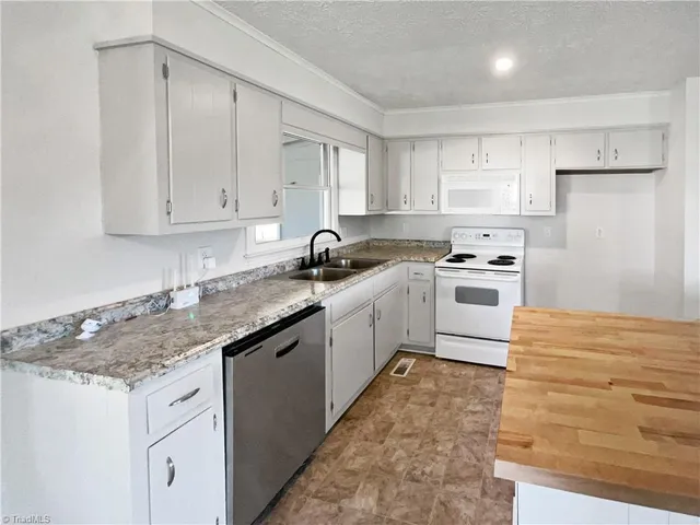 $220,000 | 3916 Rollingwood Court, Trinity, NC 27370