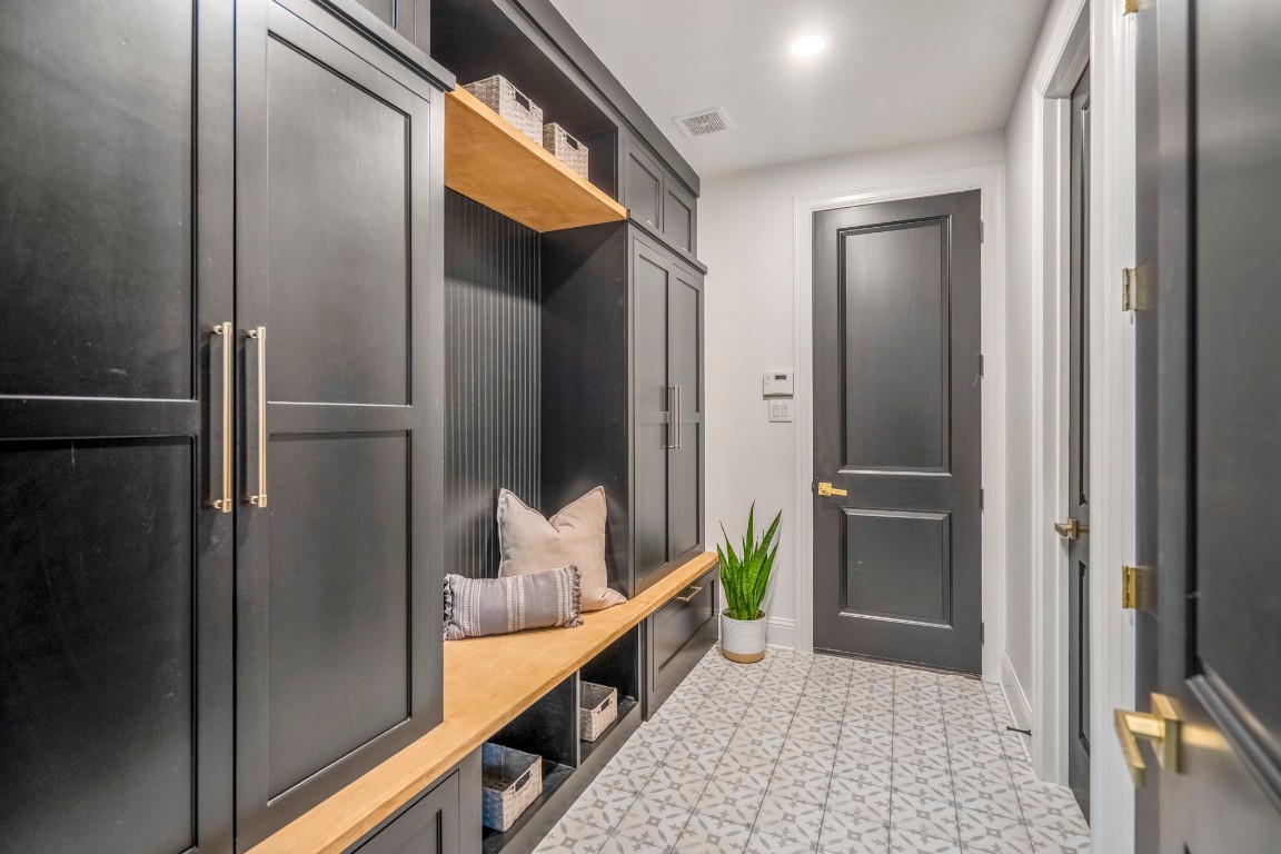 39 Beacons Light Place Tomball, TX 77375 - Photo 22 of 50 Mudroom into garage and attached to Primary closet.