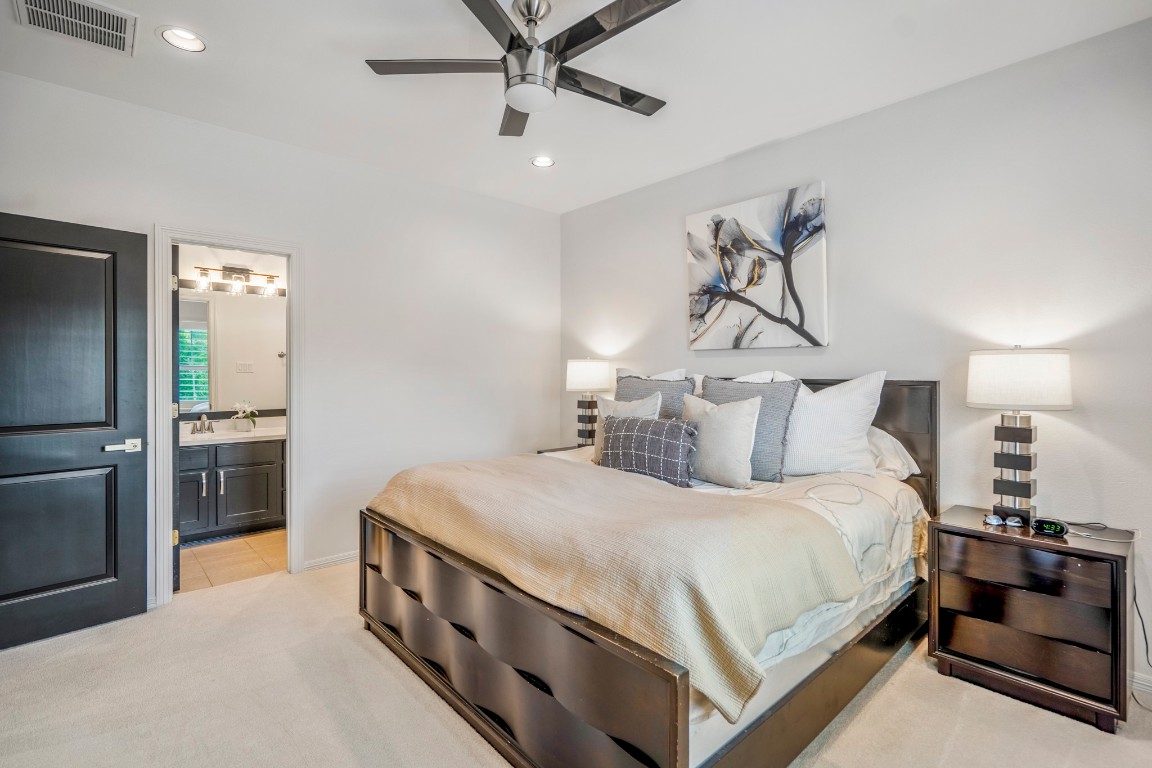 39 Beacons Light Place Tomball, TX 77375 - Photo 31 of 50 Secondary bedroom w/en-suite second floor.