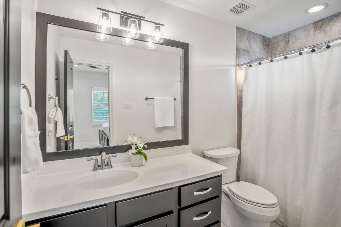 39 Beacons Light Place Tomball, TX 77375 - Photo 32 of 50 Secondary bedroom full en-suite bathroom.