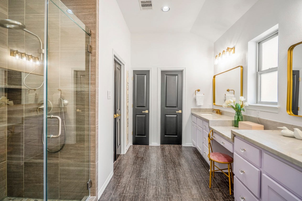 39 Beacons Light Place Tomball, TX 77375 - Photo 34 of 50 Second Primary bathroom upstairs