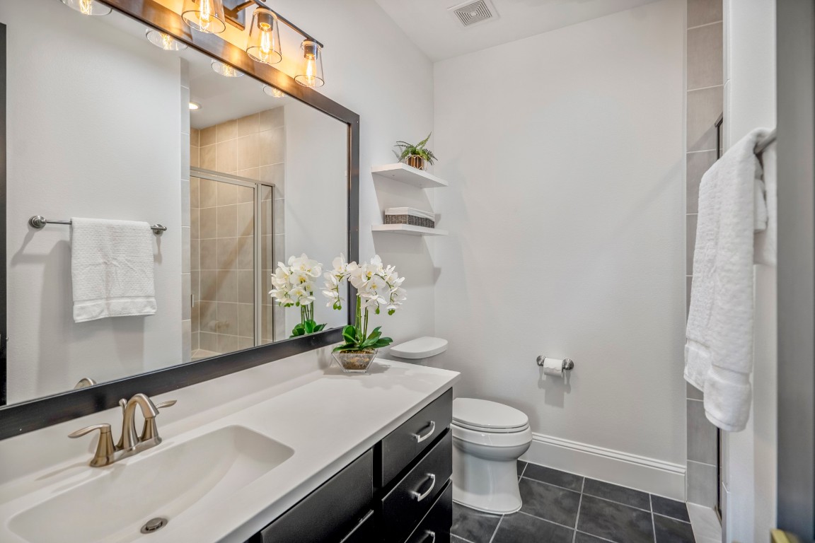 39 Beacons Light Place Tomball, TX 77375 - Photo 7 of 50 Secondary bedroom full en-suite bathroom.