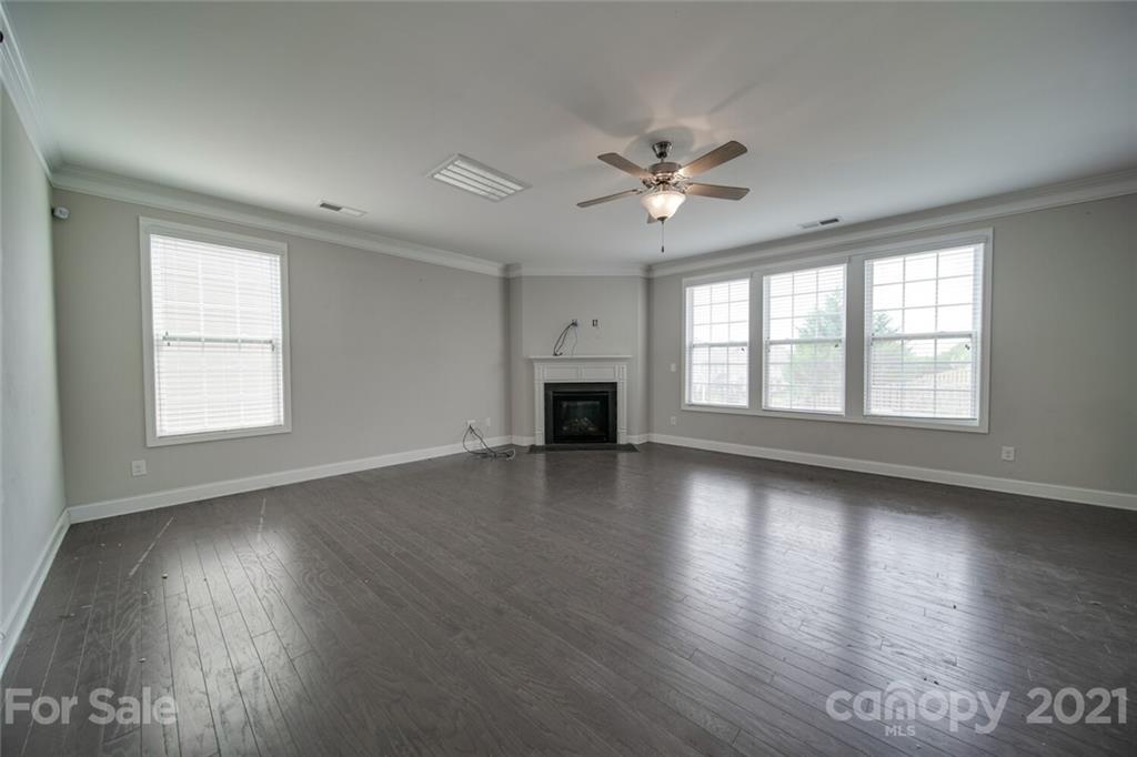 8938 Inverness Bay Road Charlotte, NC 28278 - Photo 4 of 19 Gallery Image 4